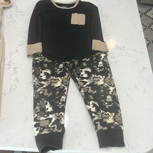 Little Bipsy size 4T-5T outfit. Joggers and long sleeve shirt.